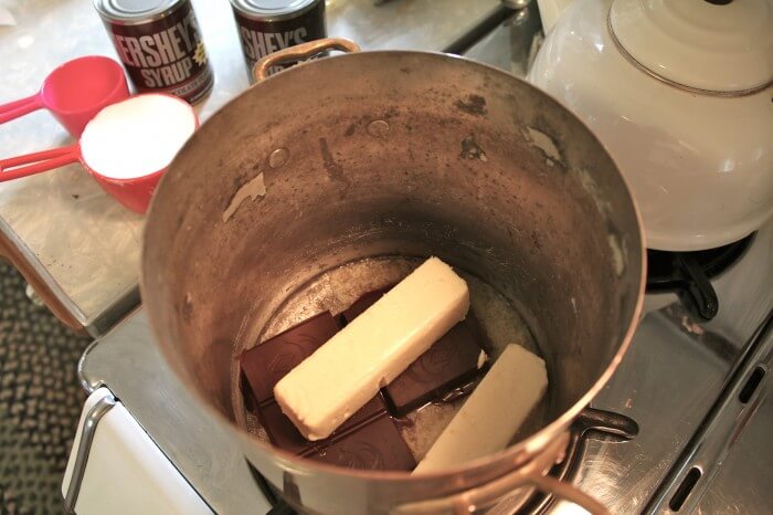 How to make chocolate sauce